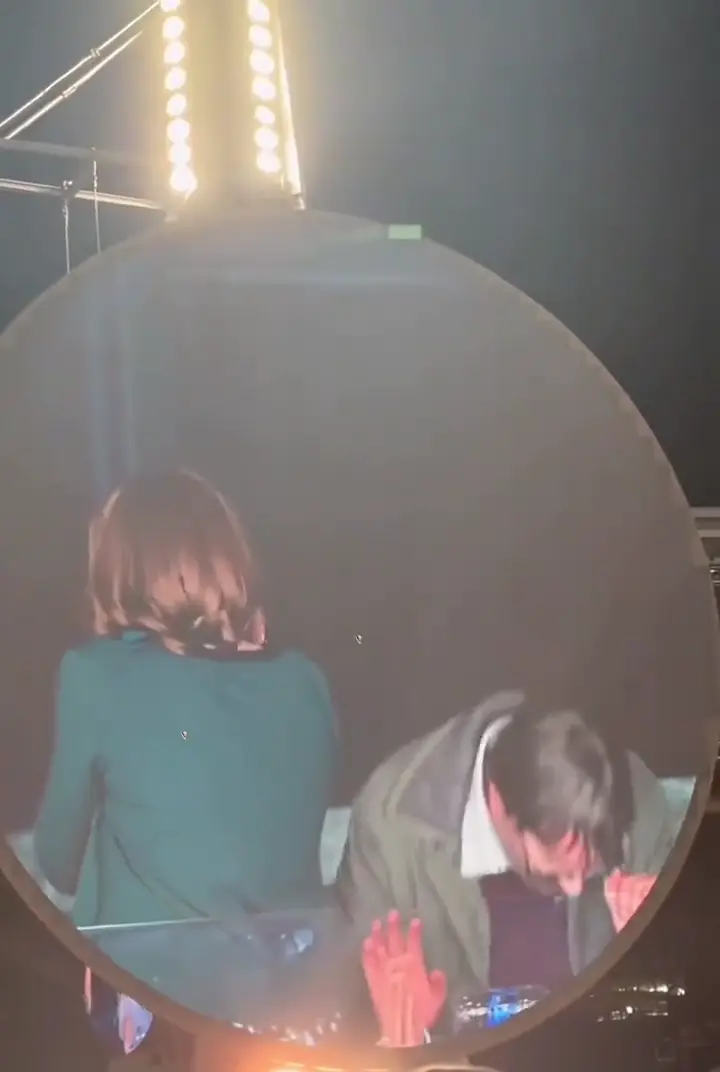 Coldplay Kiss Cam