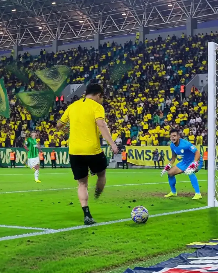 Player rounds the keeper