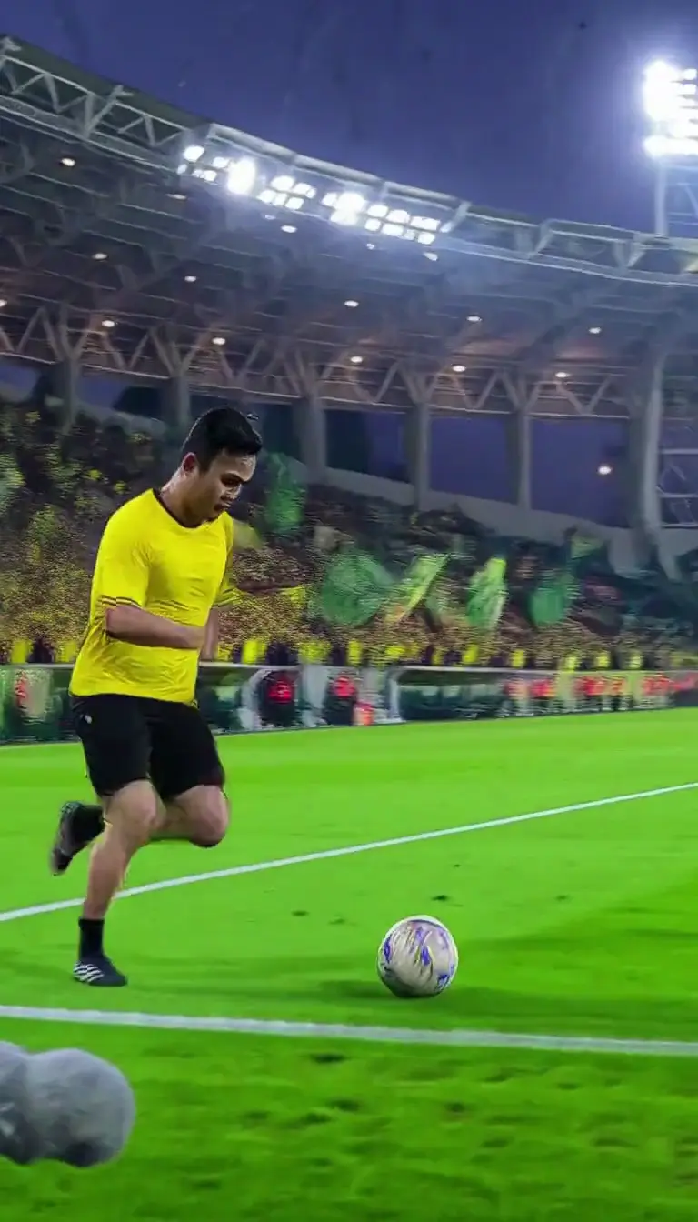 Yellow kit goal sequence
